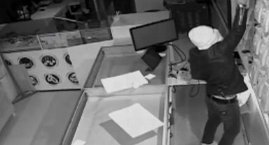 Şanlıurfa'da kuyumcuda hırsızlık anı kameraya yansıdı