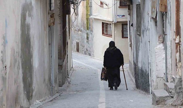 Şanlıurfa'nın tarihi sokakları aydınlatılıyor