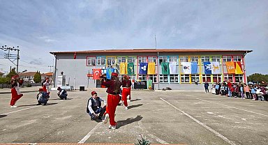 Sarıgöl'de 400 fıstık çamı toprakla buluştu