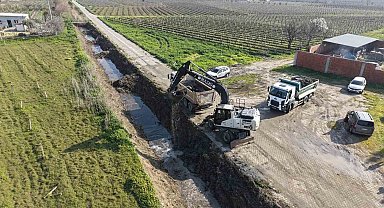 Saruhanlı'da dere temizliğiyle koku ve sinek sorunu bitecek