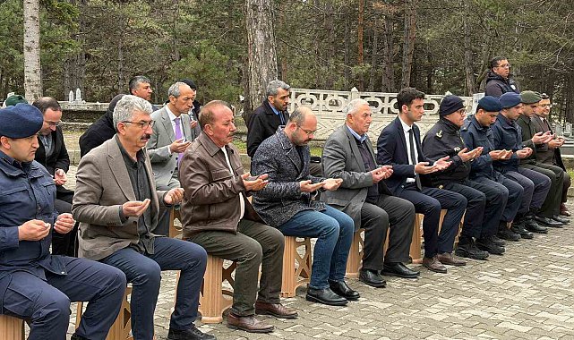 Şehit Hava Pilot Teğmen Yavuz Eracar kabri başında anıldı