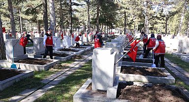 Şehit kabirleri bayram ve anma gününe hazır