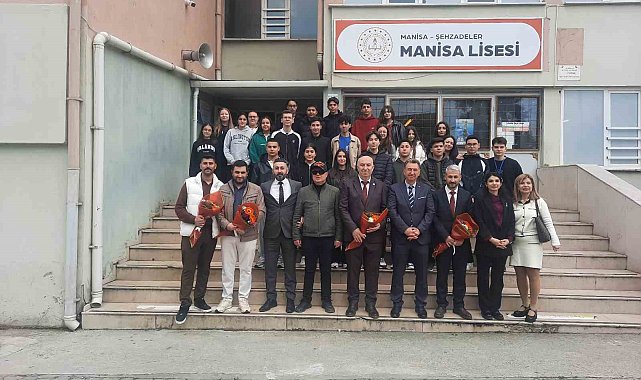 Şehit yakınları ve gaziler Manisa Lisesi'nde gençlerle buluştu
