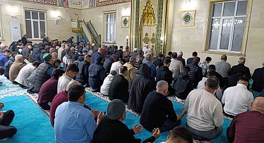 Selendi'de Kadir Gecesi'nde camiler dolup taştı