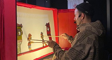 Selendi'de minikler Hacivat-Karagöz ile buluştu