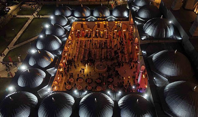 Selimiye'nin gölgesinde binlerce kişi iftarda buluştu