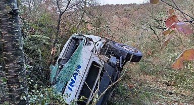 Servis aracı uçuruma yuvarlandı: 1 yaralı