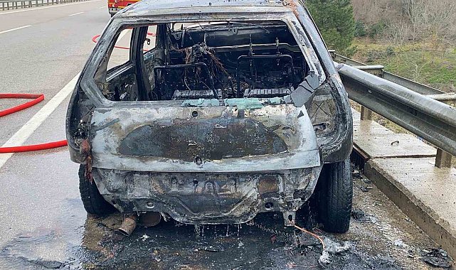 Seyir halinde otomobil alev aldı: 2 yaralı