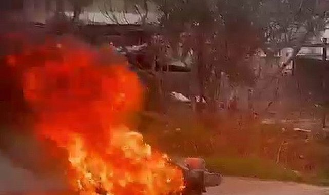 Seyir halindeki motosiklet yandı