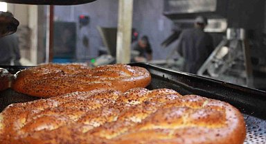 Siirt'te öğrenciler Ramazan'da günlük 7 bin ekmek çıkarıyor