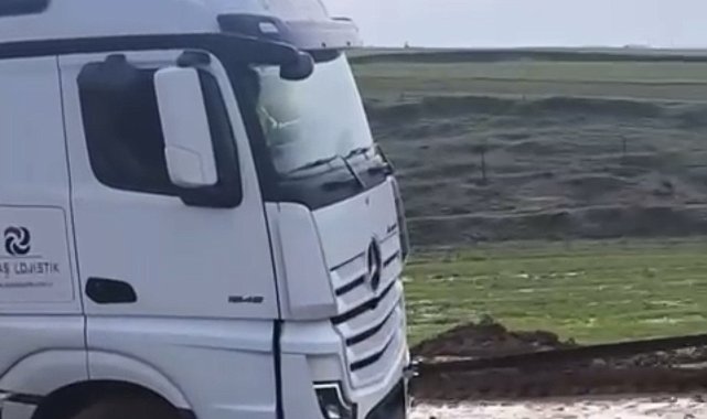 Siirt'te TPAO'ya ait tır çamura saplandı, köylüler seferber oldu