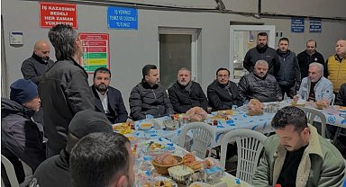 Sincan Belediye Başkanı Ercan gece mesaisi yapan belediye çalışanlarıyla sahur yaptı