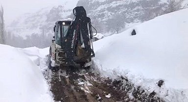 Şırnak'ta kar yolları kapattı