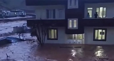 Şırnak'ta sağanak sele neden oldu, evleri su bastı