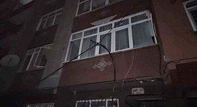 Şişli'de elektrik direğindeki patlama motorlara sıçradı