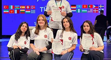 Sivaslı öğrenciler, robot yarışmasında gövde gösterisi yaptı