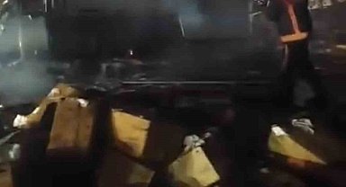 Siverek'te peçete yüklü tır alevlere teslim oldu