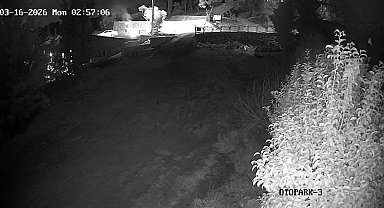 Sohbet ederken 4 metre yükseklikten beton zemine düştü