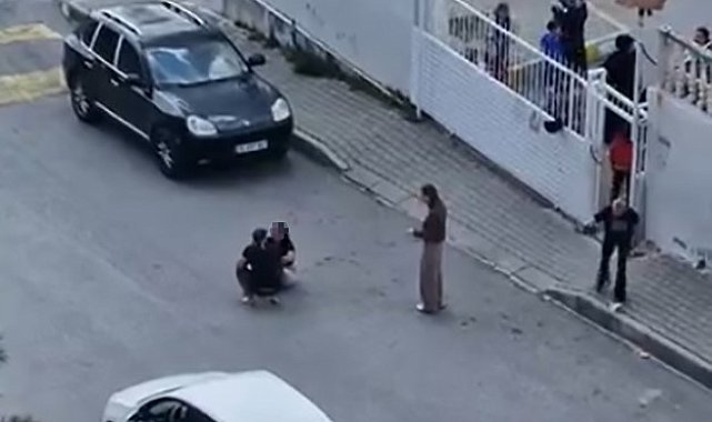 Sokak ortasında karısını dövdü, okuldaki çocuklar izledi