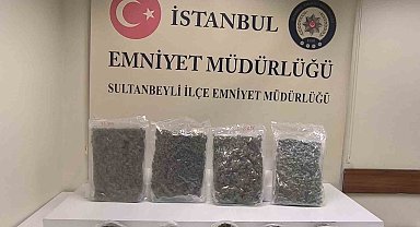 Sultanbeyli'de dron ile takip edilen uyuşturucu satıcısına operasyon kamerada