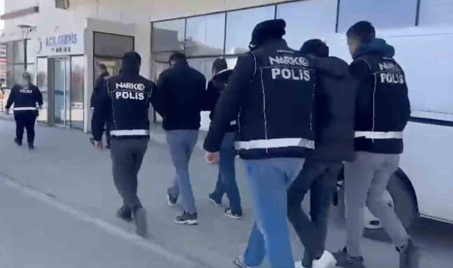 Şüphe üzerine durdurulan araçtan uyuşturucu çıktı: 2 tutuklama