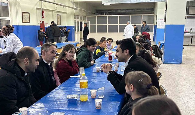 Susuz Kaymakamı Tutal, öğrencilerle iftarda buluştu