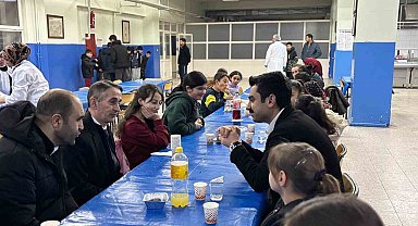 Susuz Kaymakamı Tutal, öğrencilerle iftarda buluştu