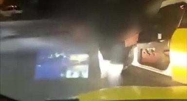 Taksici, meslektaşının önünü kesip tehdit etti