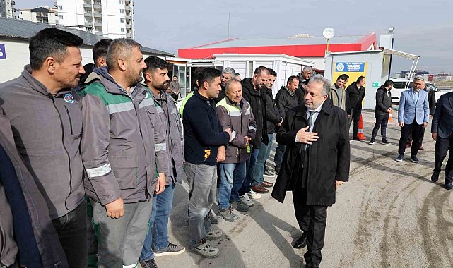 Talas'ta bayram coşkusu: Başkan Yalçın personelle kucaklaştı