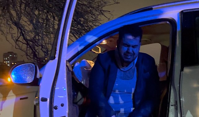 Tarlaya giren otomobil ağaca çarptı, sürücü gözyaşlarını tutamadı