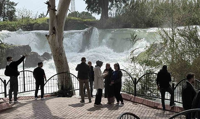 Tarsus Şelalesi'ne yağış sonrası ziyaretçi akını