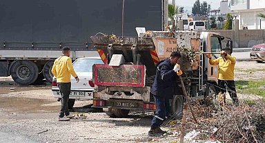 Tarsus'ta bayram öncesinden başlatılan temizlik ve ilaçlama çalışmaları sürüyor
