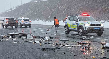 Tatvan'daki feci kazada karı koca hayatını kaybetti