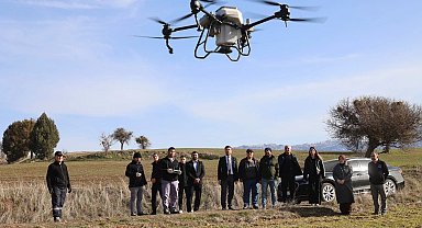Tavas Belediyesinden çiftçiye dronlu gübreleme desteği