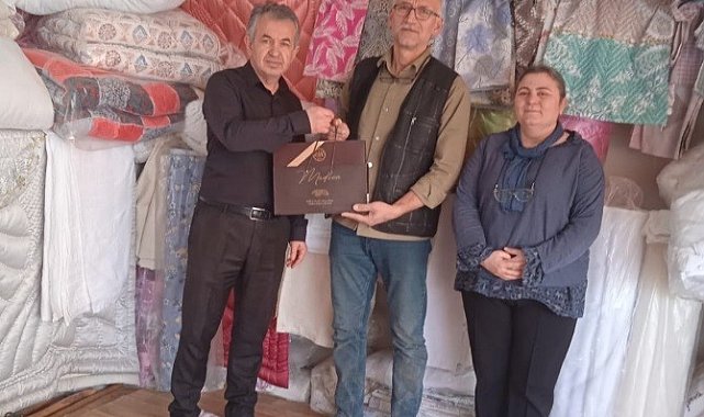 Tavşanlı'da 40 yılı aşkın esnafa ziyaret ve hediye