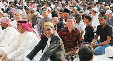 Tayland'da Müslümanlar bayram namazını eda etti