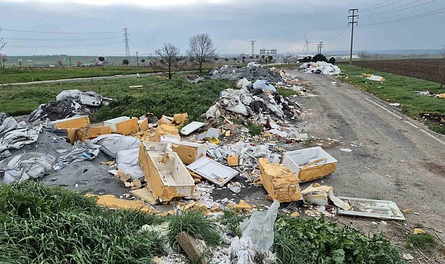 Tekirdağ'da kamyon kamyon atık döküldü