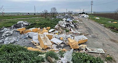 Tekirdağ'da kamyon kamyon atık döküldü