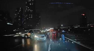 TEM otoyolunda iki aracın çarpışma anı kamerada
