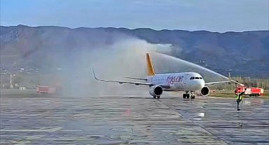 Tokat–İzmir uçuşları başladı... İlk sefere su takı seremonisi