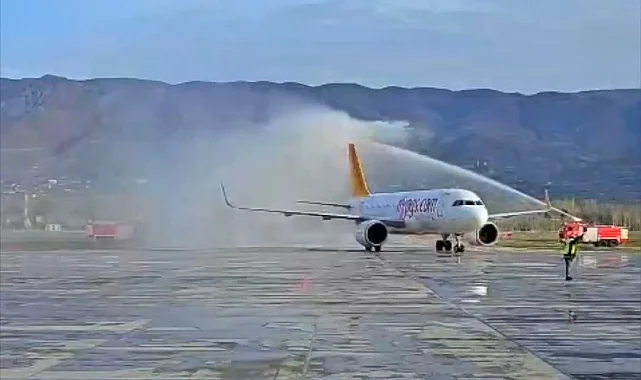 Tokat–İzmir uçuşları başladı... İlk sefere su takı seremonisi