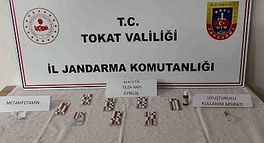Tokat'ta araçta sentetik hap ve uyuşturucu madde bulunan şüpheli, adli kontrolle serbest kaldı