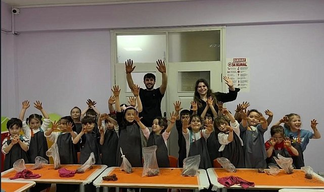 Toprakla buluşan minik ellerden renkli eserler
