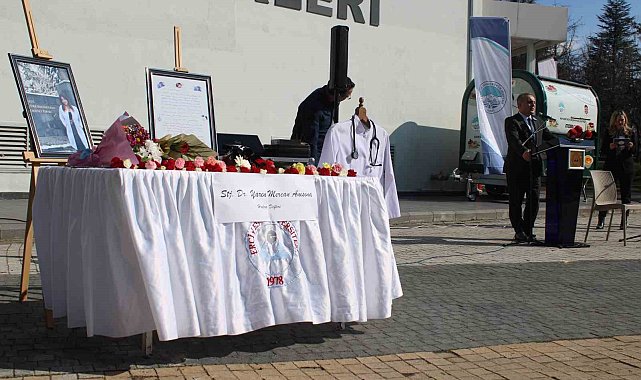 Trafik kazasında hayatını kaybeden Yaren, okuduğu fakültede anıldı