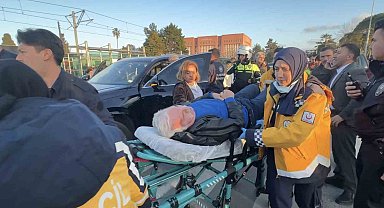 Trafikte direksiyon başında fenalaşan sürücü hastaneye kaldırıldı