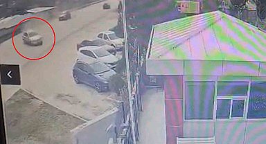 Trafikte korku dolu anlar kamerada: Otomobil böyle savruldu