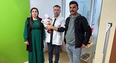 Tüm bağırsakları ve midesi karın dışında doğdu, Diyarbakır'da sağlığına kavuştu