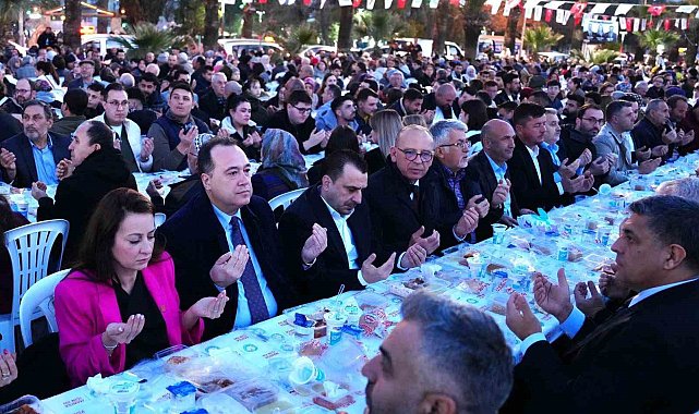 Turgutlu'da yüzlerce kişi iftar sofrasında buluştu