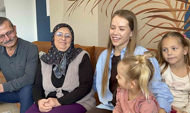 Türk eşinin babaannesine abdest aldırıp seccadesini serdi, 11 milyon izlenip gönüllerin gelini oldu