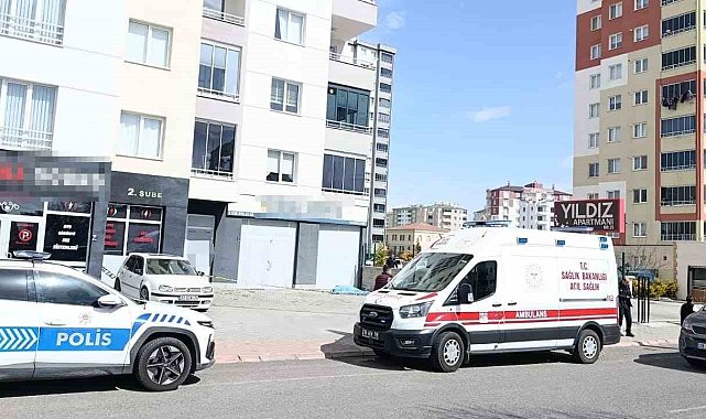 Üçüncü kattan düşen yaşlı adam öldü